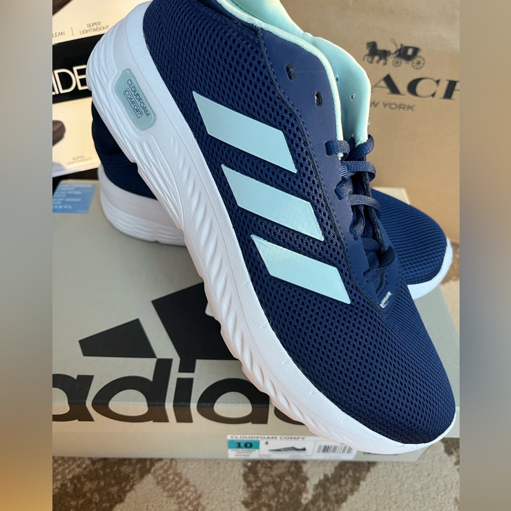 New Adidas cloud foam running shoes, athletic shoes women’s 10/Men 9 unisex new